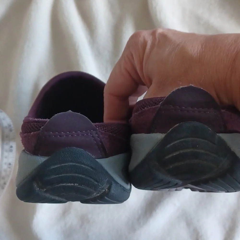 Easy Spirit Woman's Esezslide Comfort Sneaker